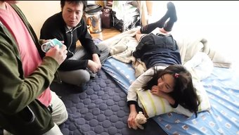 紧身阴道少女通过口交...