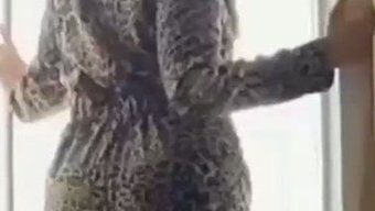 熟女3在狂野的群交中...