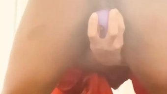 近距离观看女人用震动...