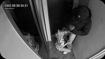 欧洲家庭主妇和丈夫在...