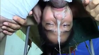 深喉和呕吐:喉咙被操...