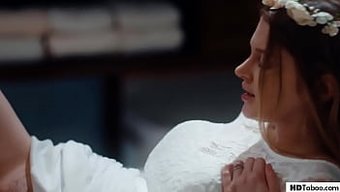 大自然的乳房和女同性...