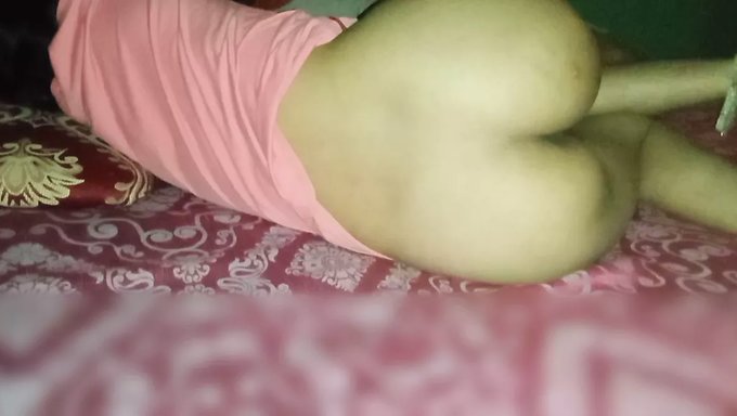 印度宝贝舔和操她的伴侣直到高潮