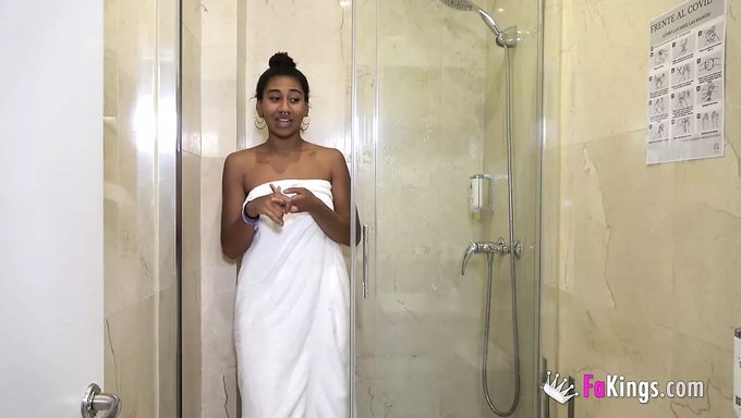 黑人女友在跨种族三人行中被大黑屌填满