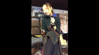 成人女孩被年长的未知男人操