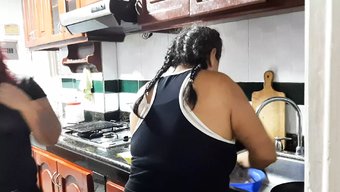成熟和少女情侣与女仆...