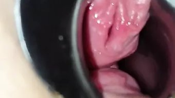用这个露骨的视频探索...