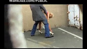在公共场合闪光和性交...