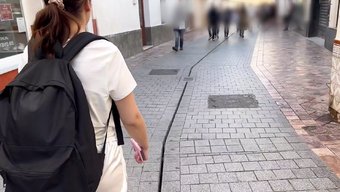 欧洲女孩支付与大学生...