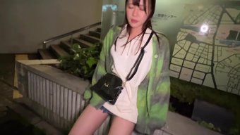 令人惊叹的亚洲女孩,...