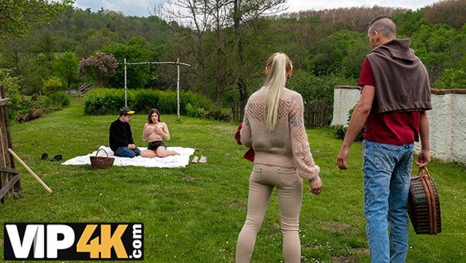 玛雅在森林里的狂野遭遇:Hunt4k冒险