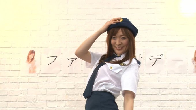 日本少女警官被多个男人口交和吞咽