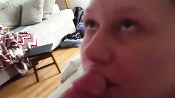 业余女孩在高清视频中...