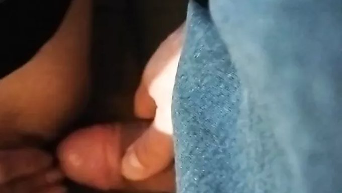 丰满的欧洲熟女在快感中呻吟