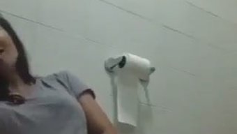 欧洲美女紧致的阴道让...