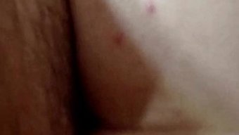 成熟的红发女郎在狗仔...