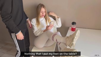 少女女友因不听话而受...