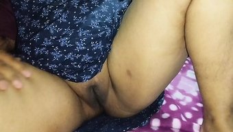 印度美丽肥胖的少女被...