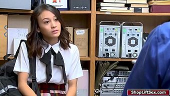 亚洲学生被操的强烈真实视频