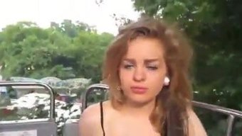 欧洲女孩用紧身阴道自慰