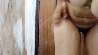 成熟的继母和她的继女...