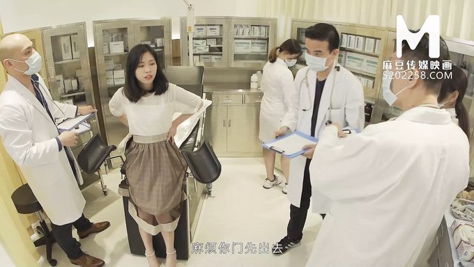 亚洲模特林燕在自制色情片中,拥有大自然的胸部和射精