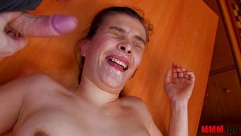 性欲旺盛的家庭主妇被...