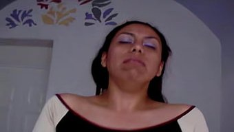 淫荡的美丽胖女人被情...