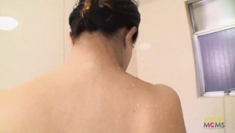 成熟的日本女人在反向...