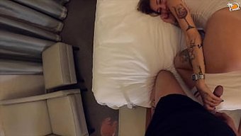 与纹身教练在狂野的第...