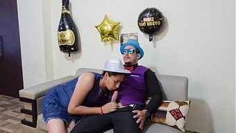 多汁的屁股后妈在等待...