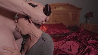 妈妈被一个兴奋的男人...