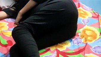 印度女人在第一部分的...