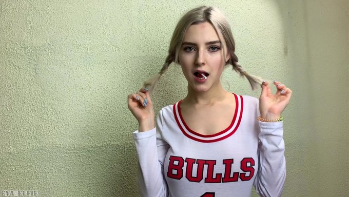 Eva Elfie的口交技巧在高清中全面展示