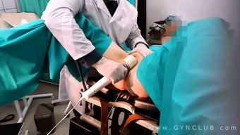 顺从的女人的医疗游戏