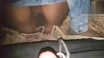 少女在这个丝袜和足交...