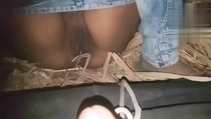 少女在这个丝袜和足交视频中被激烈地操