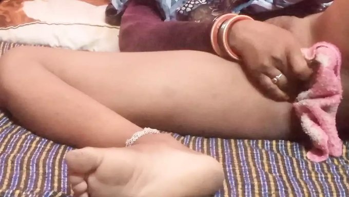 18岁的印度女孩被dever和kase拳交和操