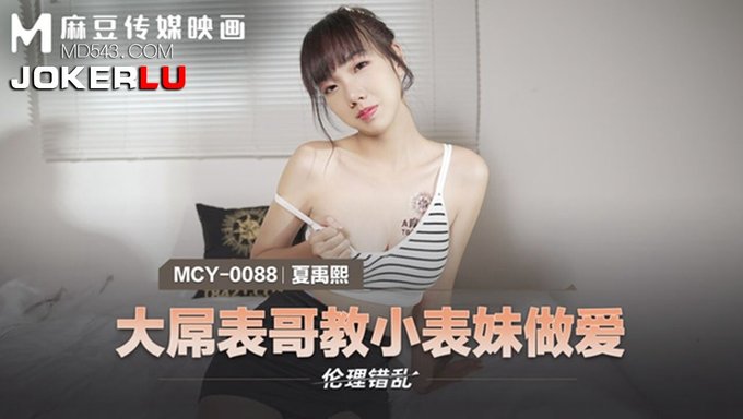 出轨的亚洲继妹从后面粗暴地射精