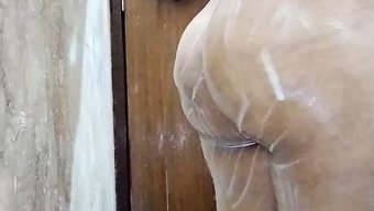 印度少女(19)在牛...