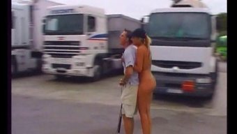 经典法国熟女在休息站...