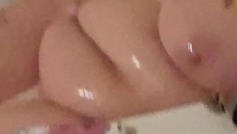 哺乳期的荡妇被诱惑并被操