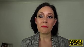 顺从的女人从玩具和性...