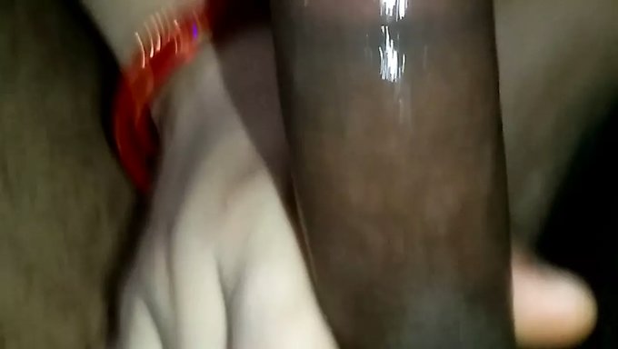 深喉和射精在这个印度男人的视频中