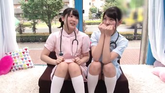 18岁的日本女孩口交并口爆