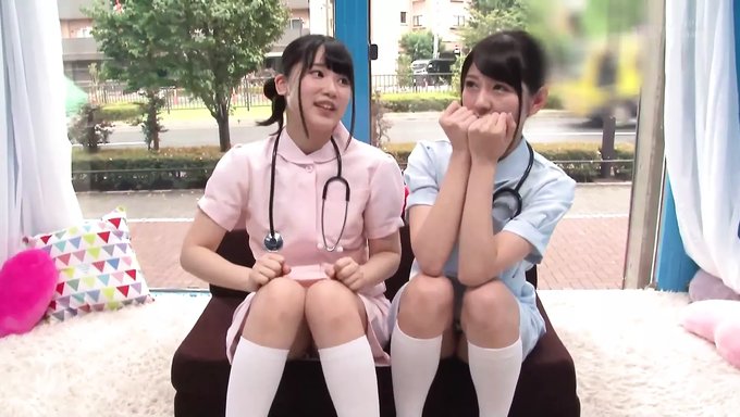 18岁的日本女孩口交并口爆