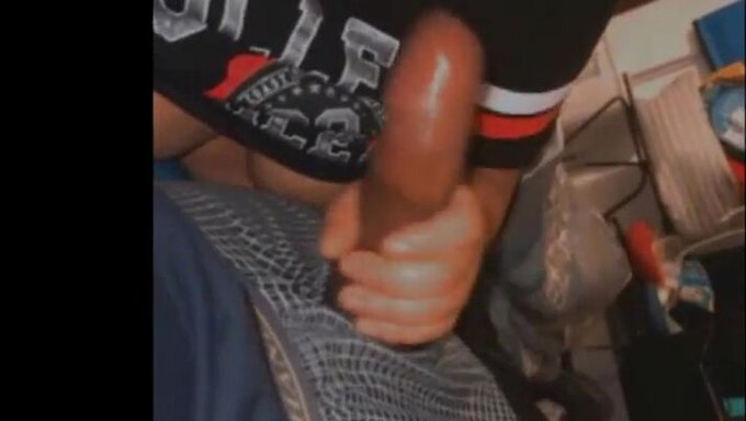 深喉和舔他的巨大成员