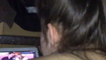 我的手指探索惊人的阴道