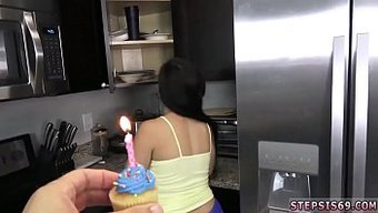 小个子俄罗斯少女在生...