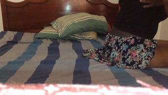 业余金发女郎用比基尼...